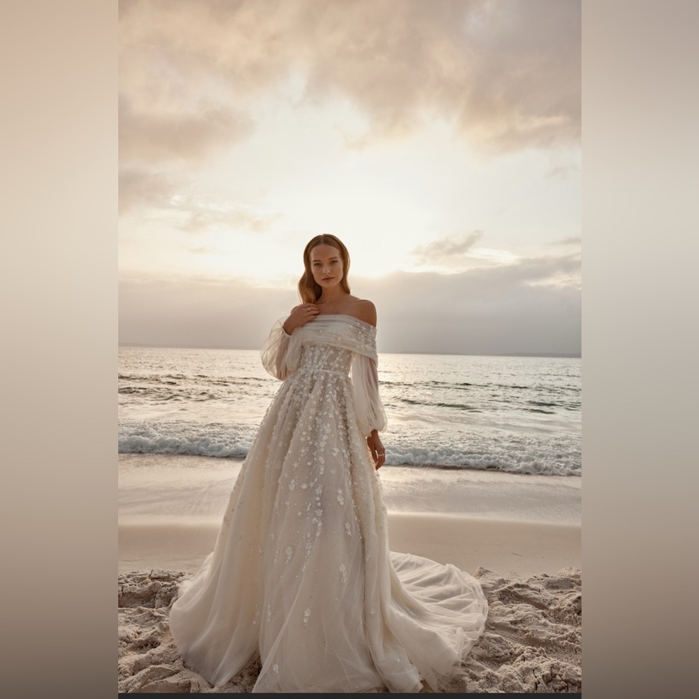 Romantic Off-Shoulder Lace Wedding Gown